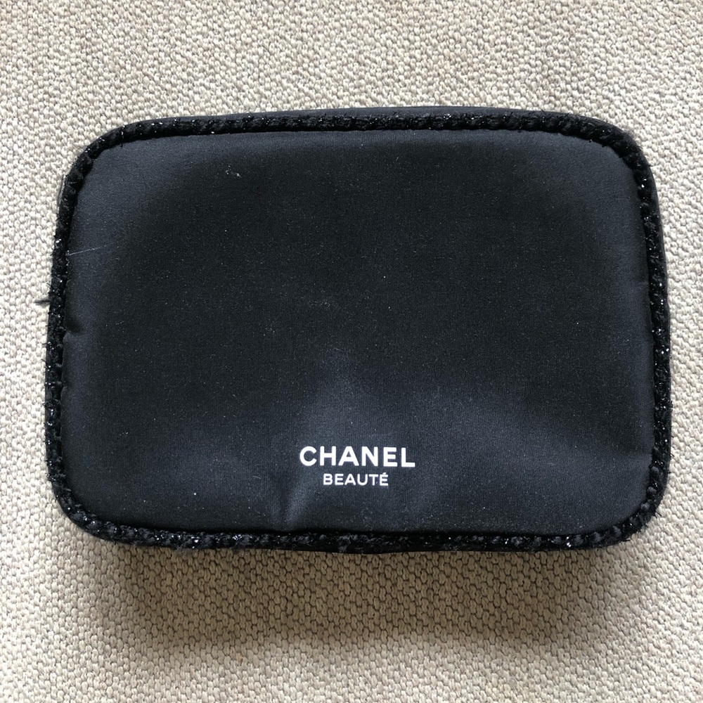 CHANEL Cosmetic Makeup Bag. Black. Good condition.